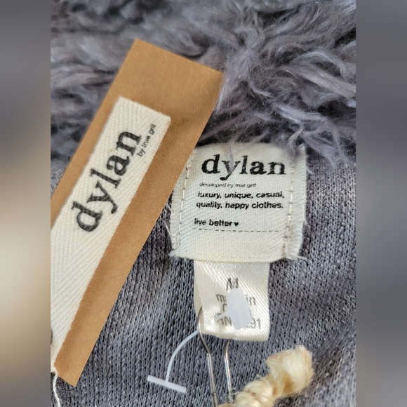 Dylan | NWT Chic Cozy Gray Faux Fur 3/4 Sleeve Teddy Coat (SIZE M) - Picture 5 of 15